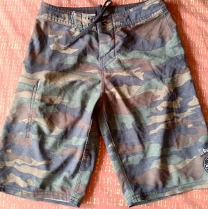 Boys youth O'Neill camo board shorts sz. 23/ yLg.